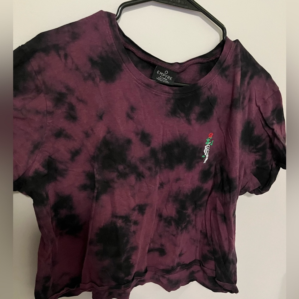 EMPYRE Woman’s Skull Hand with Rose T-Shirt